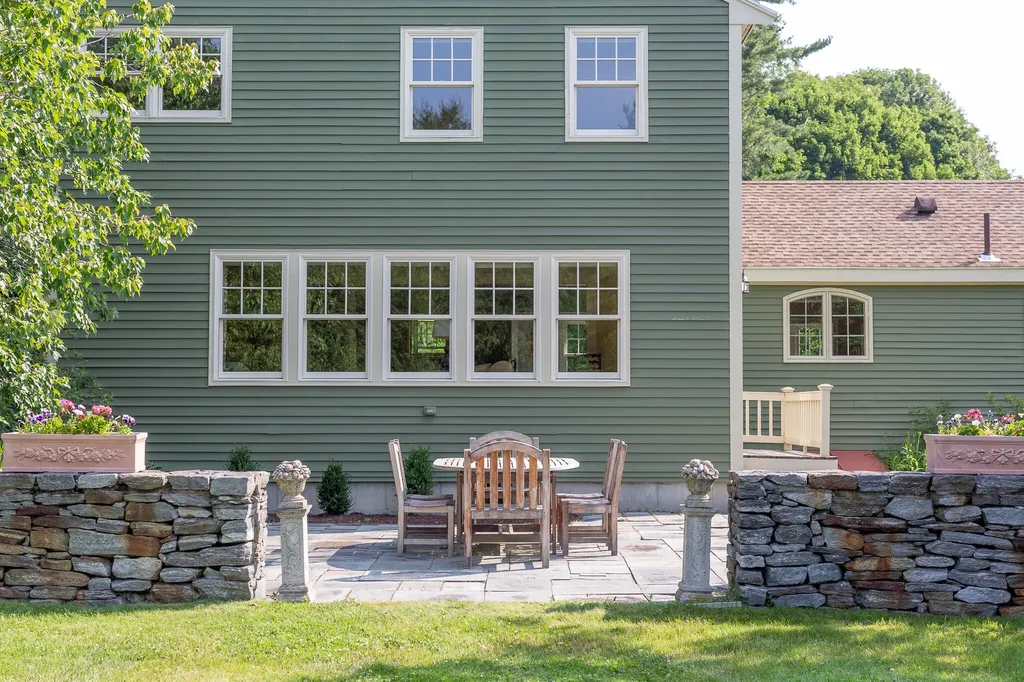 17 Thornhurst Road Falmouth ME 04105