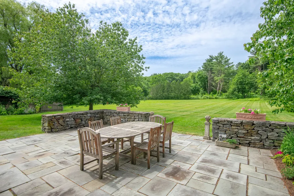 17 Thornhurst Road Falmouth ME 04105