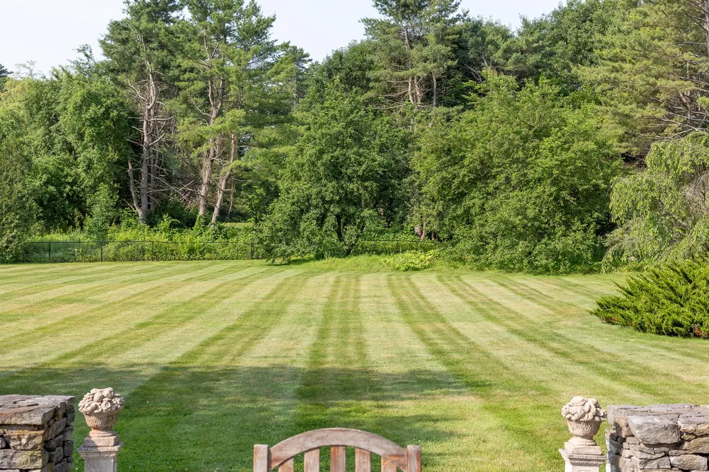 17 Thornhurst Road Falmouth ME 04105