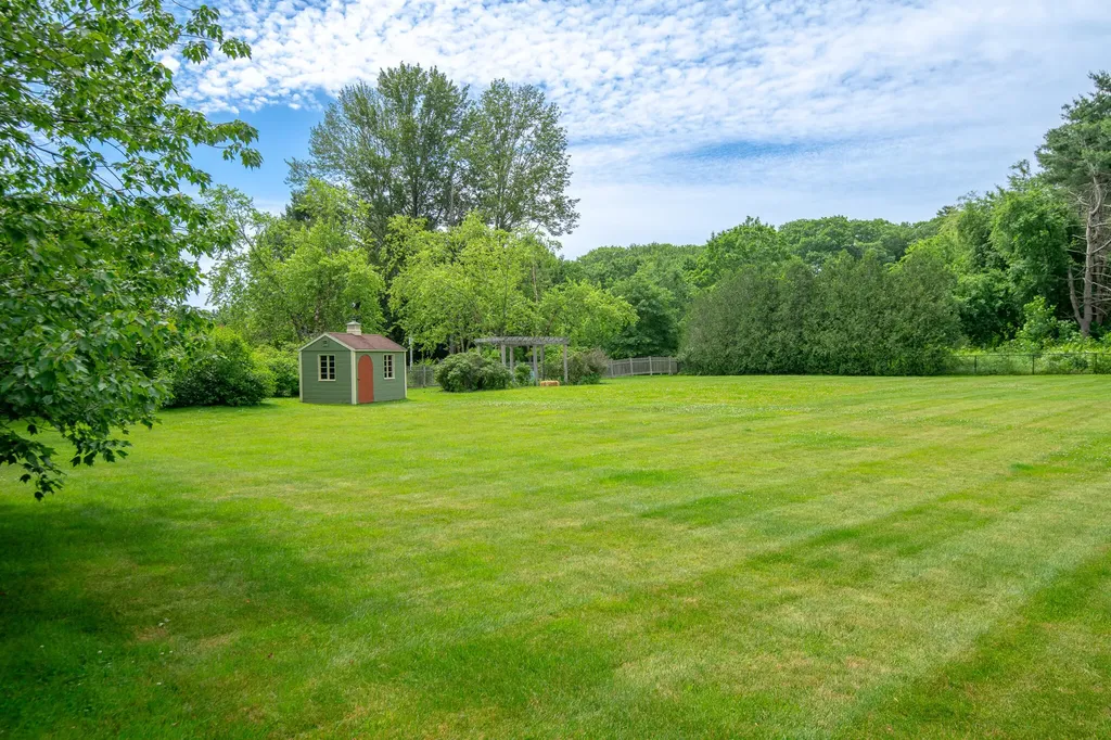 17 Thornhurst Road Falmouth ME 04105