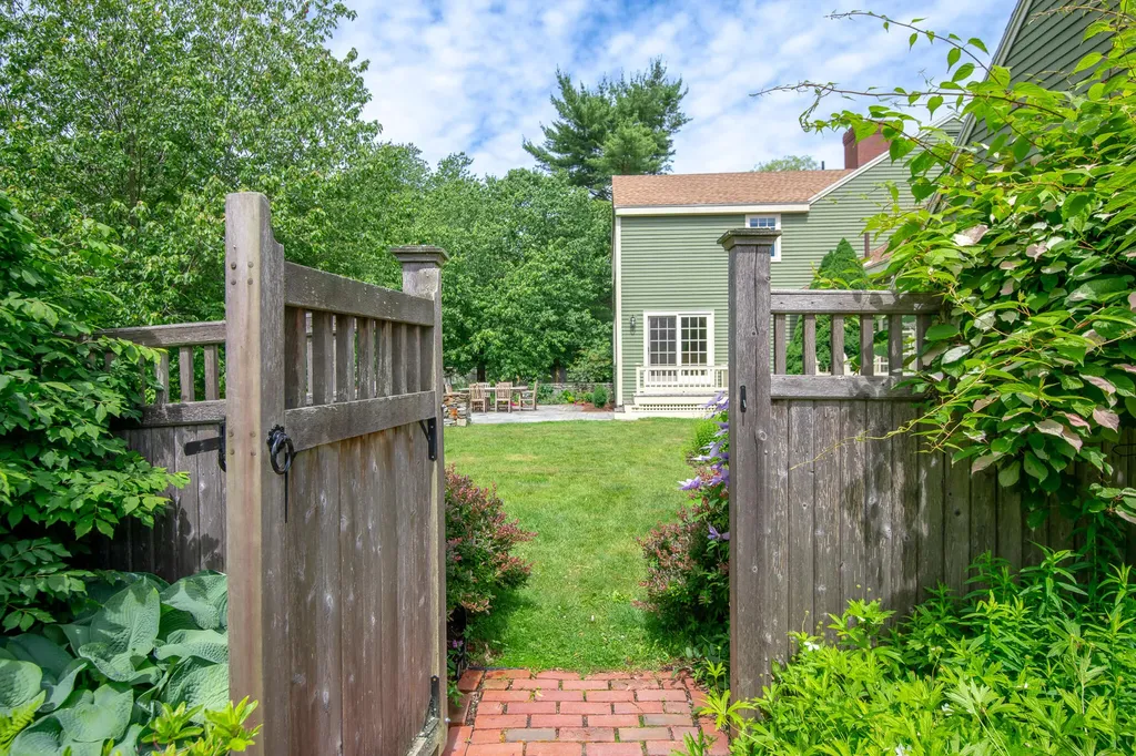 17 Thornhurst Road Falmouth ME 04105