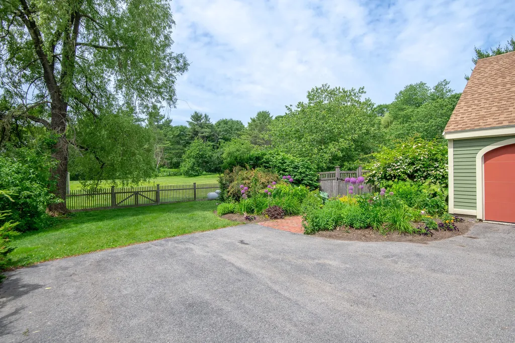 17 Thornhurst Road Falmouth ME 04105