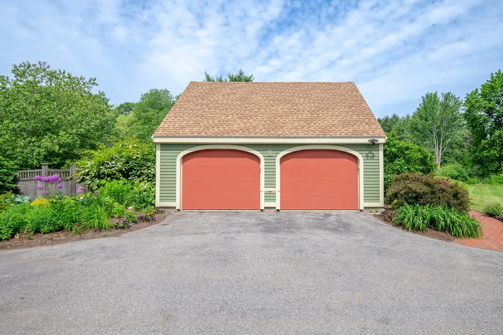 17 Thornhurst Road Falmouth ME 04105