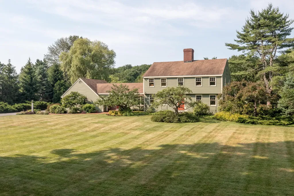 17 Thornhurst Road Falmouth ME 04105