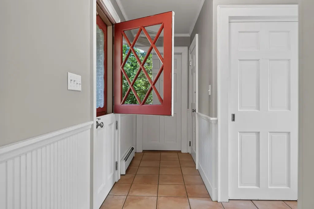 17 Thornhurst Road Falmouth ME 04105