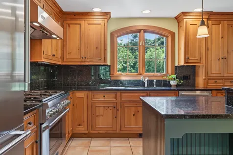 17 Thornhurst Road Falmouth ME 04105