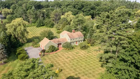 17 Thornhurst Road Falmouth ME 04105