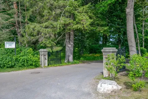17 Thornhurst Road Falmouth ME 04105