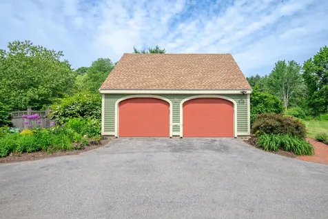 17 Thornhurst Road Falmouth ME 04105