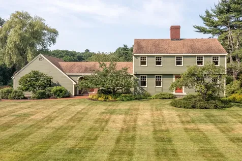 17 Thornhurst Road Falmouth ME 04105