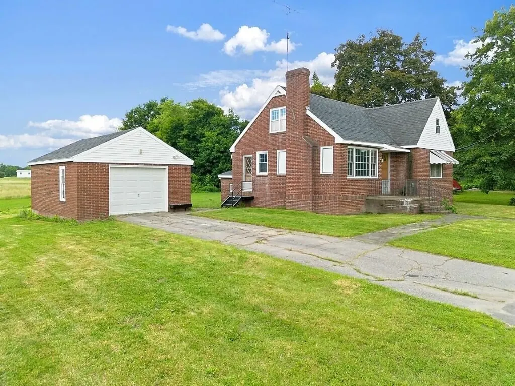 67 River Road Benton ME 04901