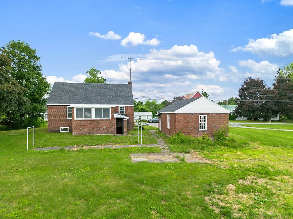 67 River Road Benton ME 04901