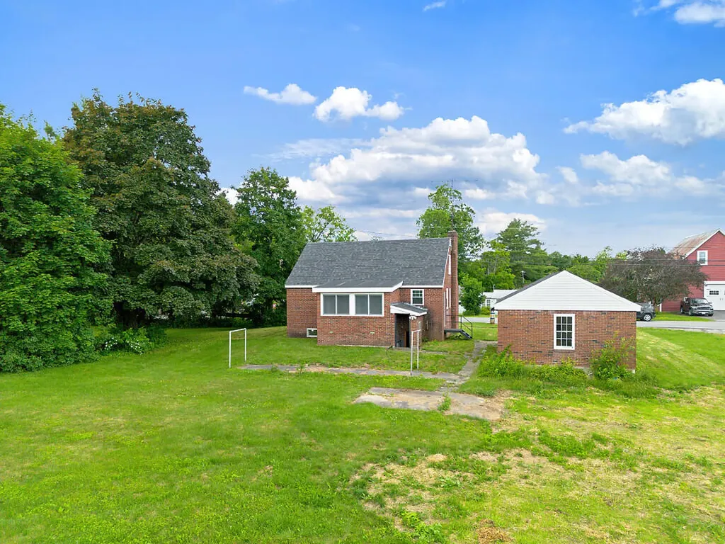 67 River Road Benton ME 04901