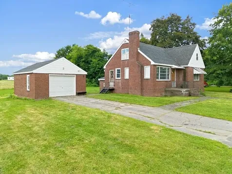67 River Road Benton ME 04901