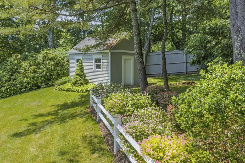 4 Ledge Road Cumberland ME 04110