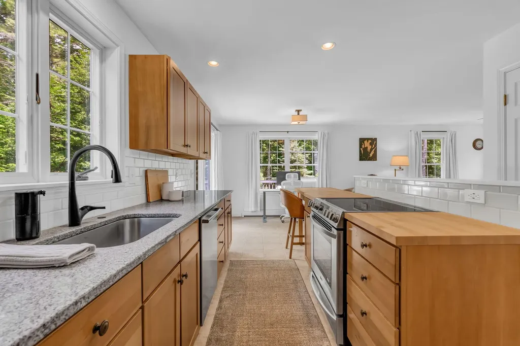 10 Friendship Drive Gray ME 04039