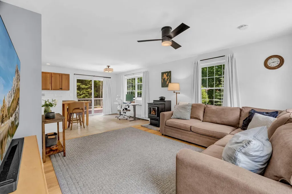 10 Friendship Drive Gray ME 04039