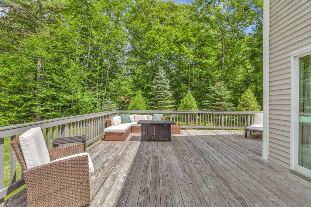 10 Friendship Drive Gray ME 04039