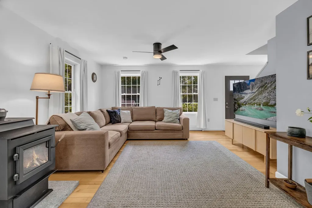10 Friendship Drive Gray ME 04039