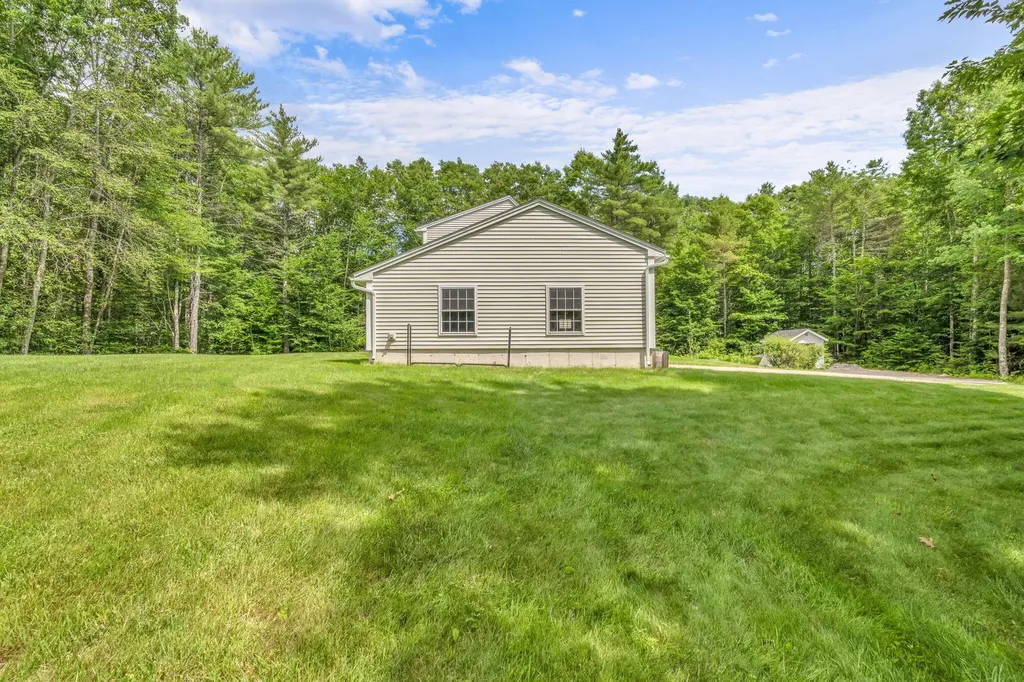 10 Friendship Drive Gray ME 04039