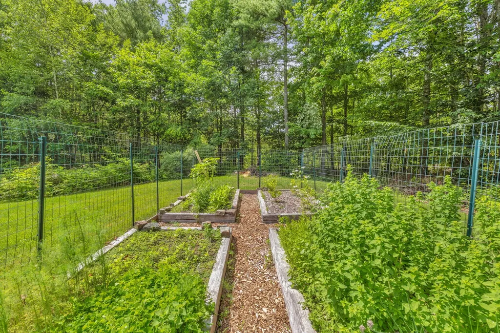 10 Friendship Drive Gray ME 04039