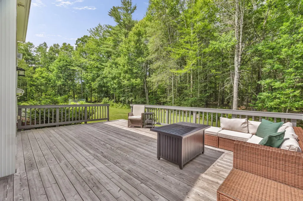 10 Friendship Drive Gray ME 04039