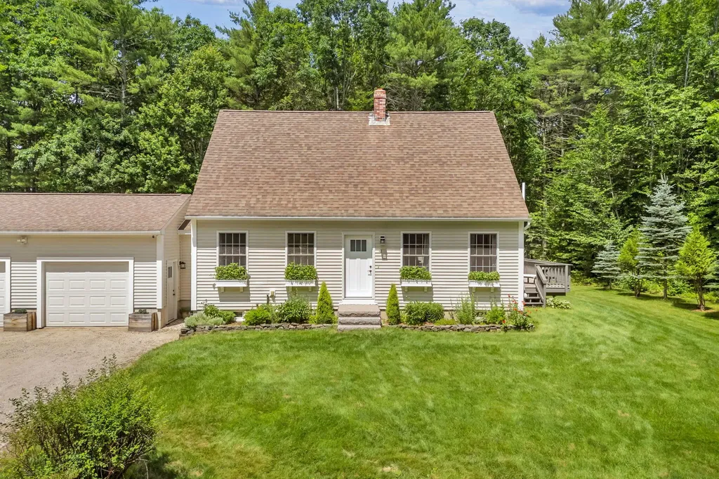 10 Friendship Drive Gray ME 04039