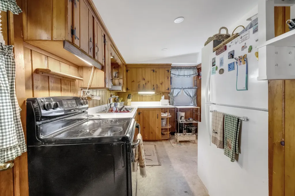 6 Plummer Drive Raymond ME 04071