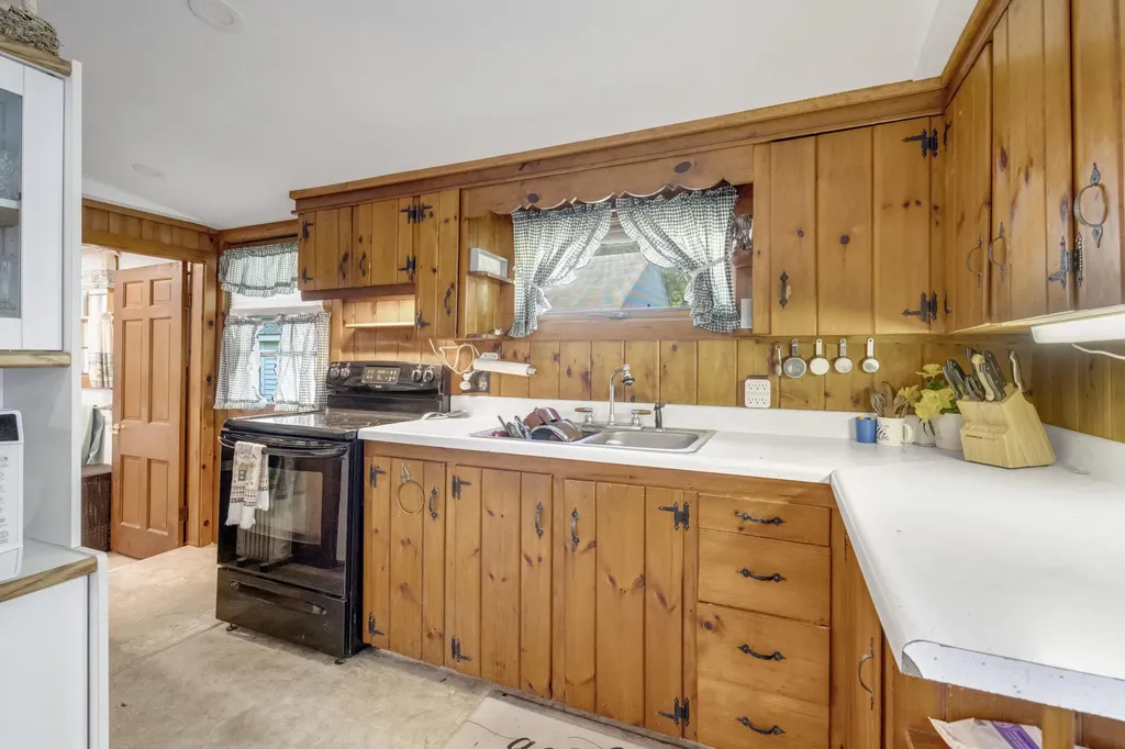 6 Plummer Drive Raymond ME 04071
