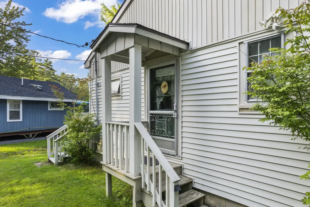 6 Plummer Drive Raymond ME 04071