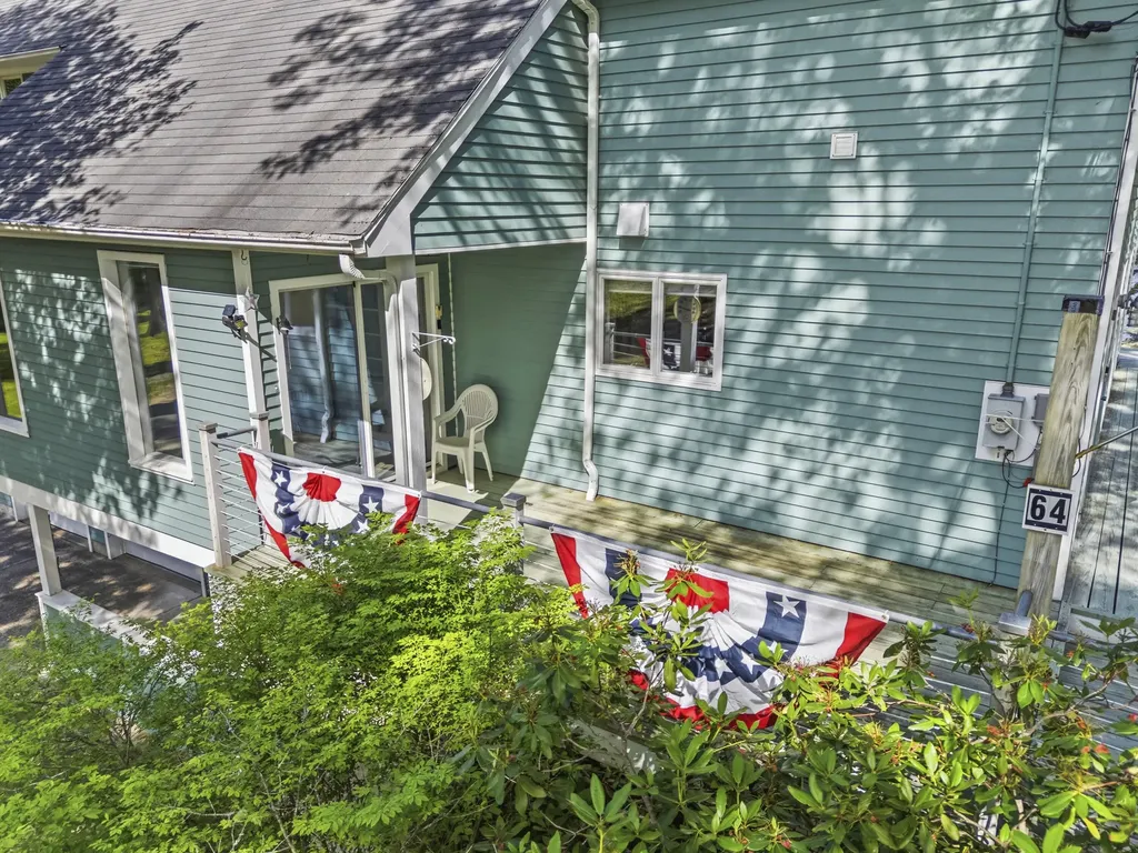 64 Pleasant Cove Road Phippsburg ME 04562