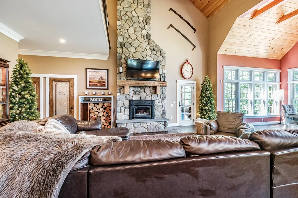 175 Acorn Drive Greenwood ME 04255