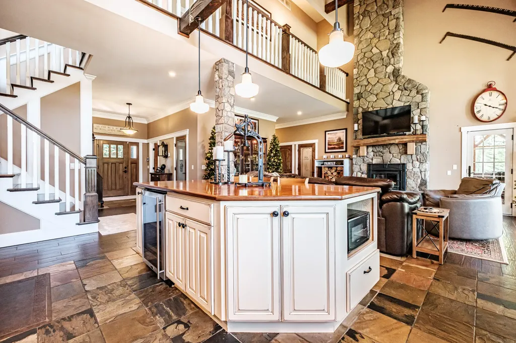 175 Acorn Drive Greenwood ME 04255