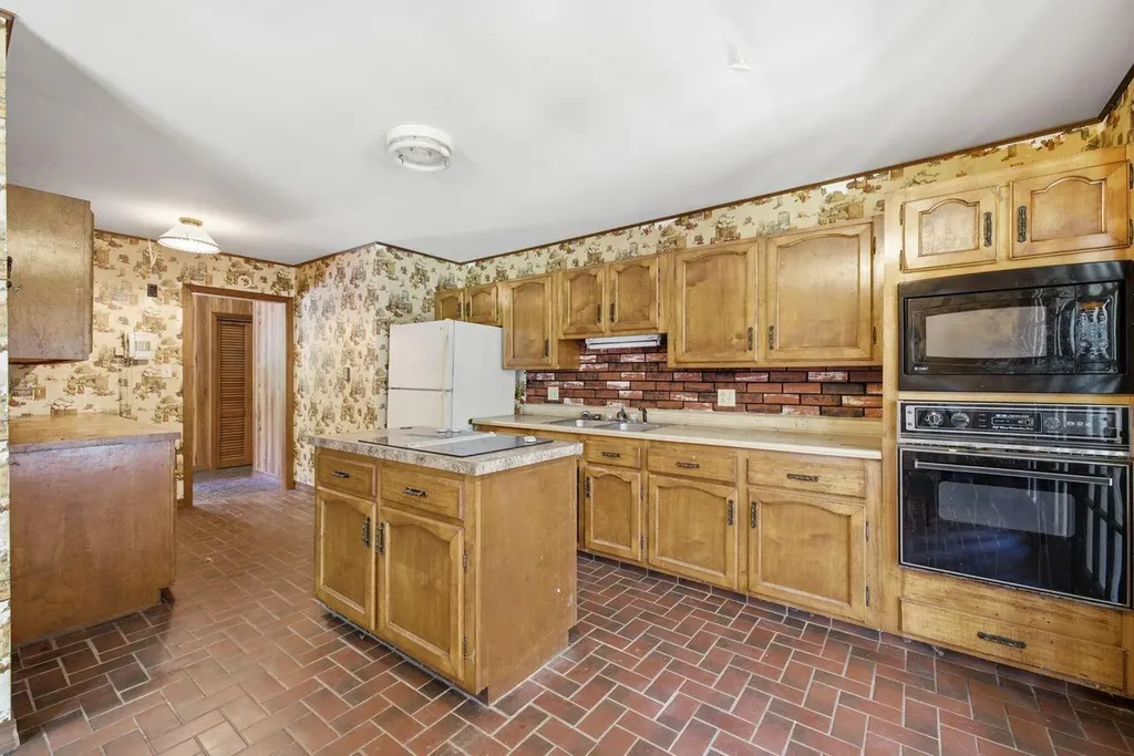 392 Foss Road Limerick ME 04048