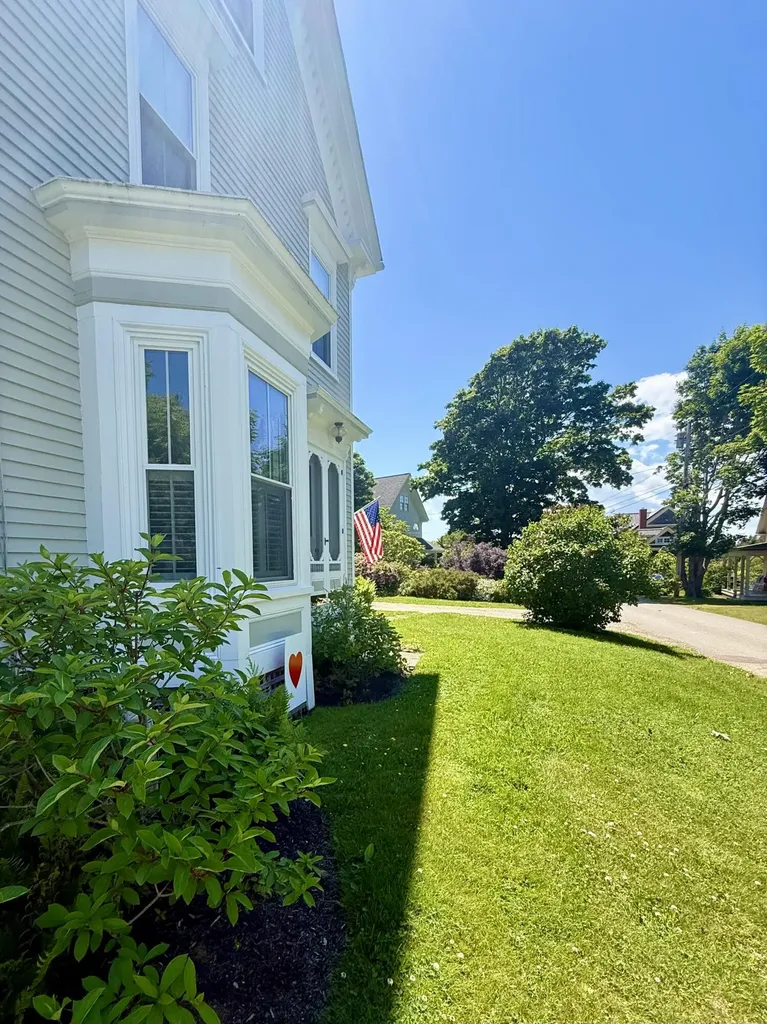 6 Leos Lane Vinalhaven ME 04863