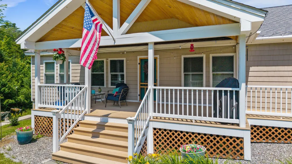 16 Three Pond Trail Wiscasset ME 04578