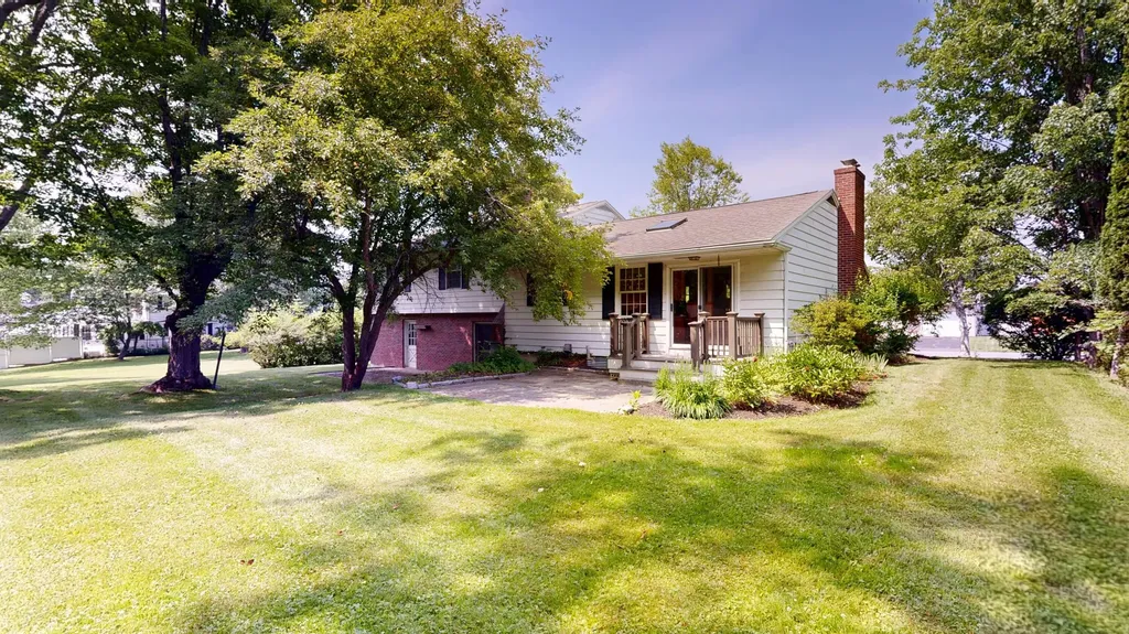 25 Orestis Way Lewiston ME 04240