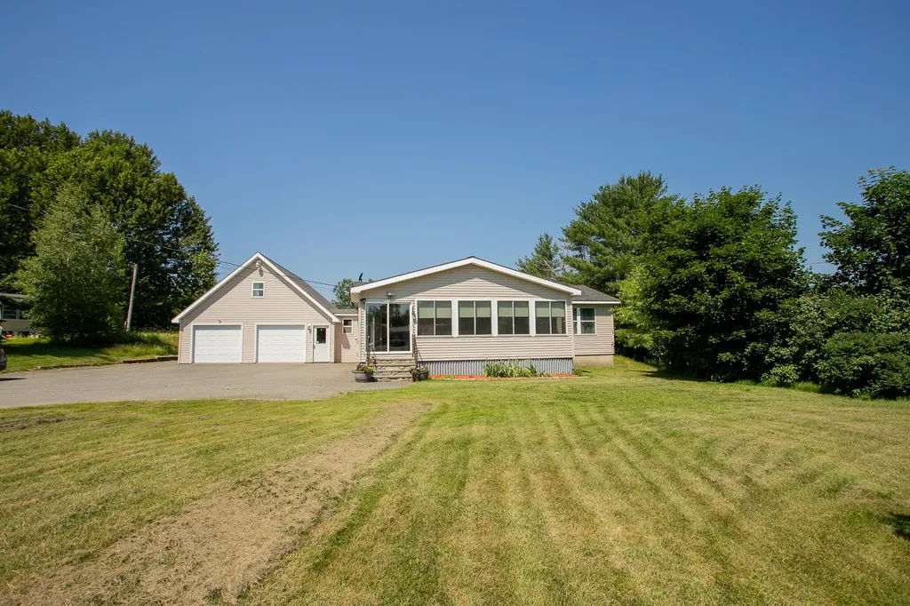 1238 Pushaw Road Glenburn ME 04401