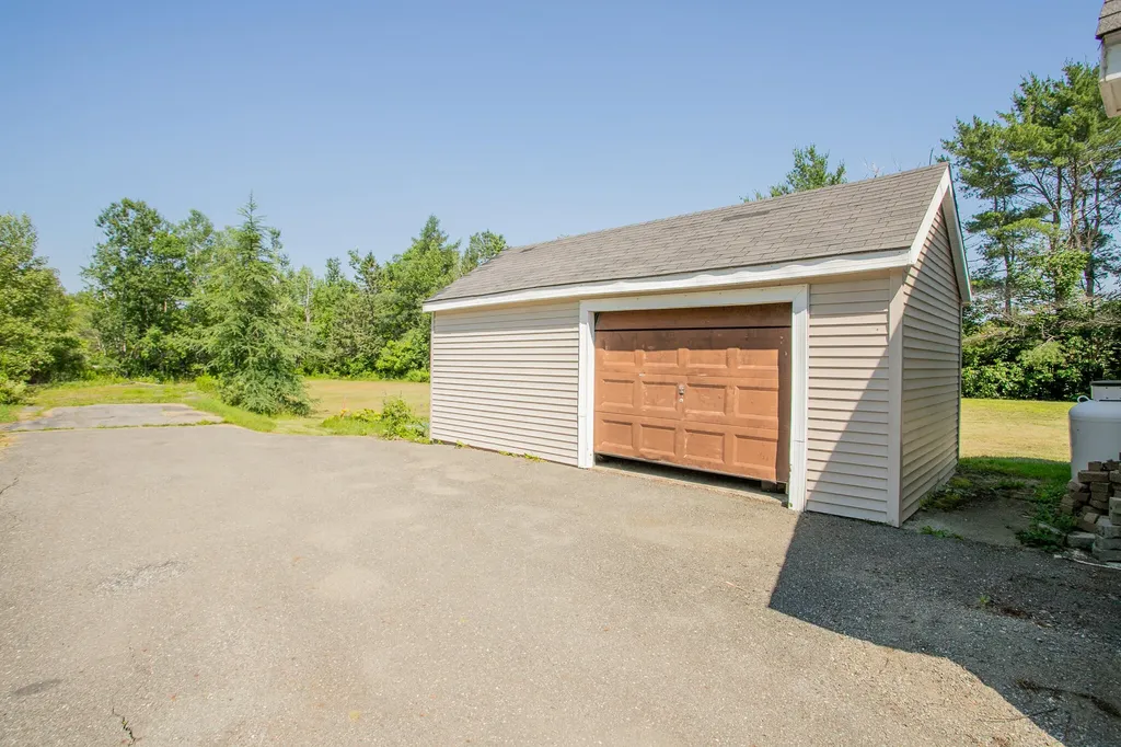 1238 Pushaw Road Glenburn ME 04401