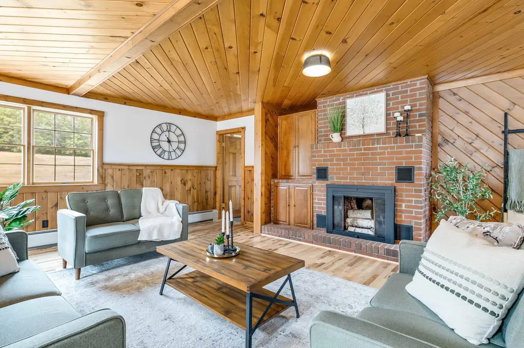 208 Vaughn Road Dover-foxcroft ME 04426