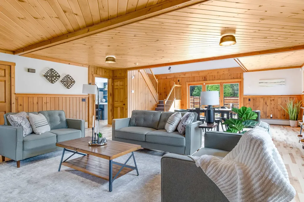 208 Vaughn Road Dover-foxcroft ME 04426