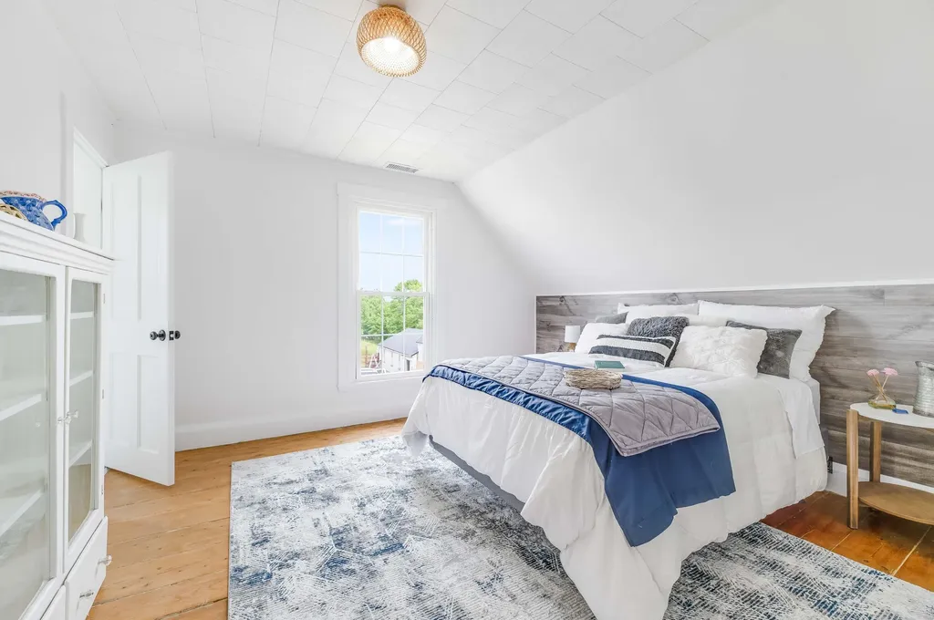 208 Vaughn Road Dover-foxcroft ME 04426