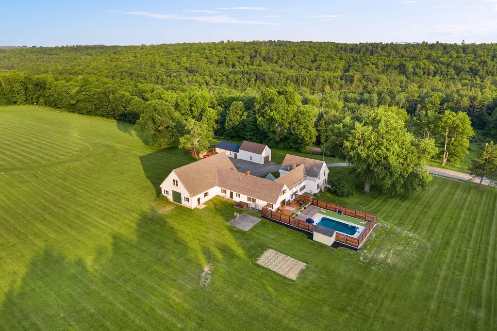 208 Vaughn Road Dover-foxcroft ME 04426
