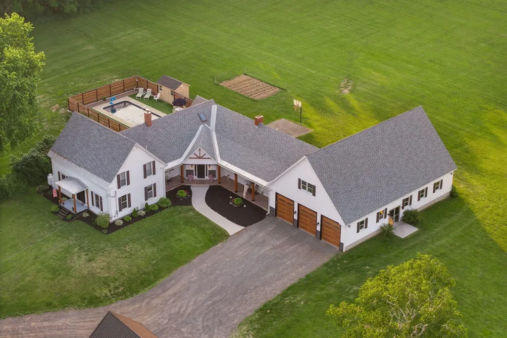208 Vaughn Road Dover-foxcroft ME 04426