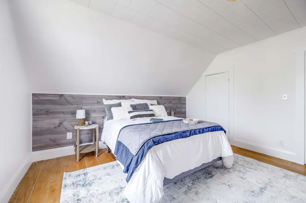 208 Vaughn Road Dover-foxcroft ME 04426
