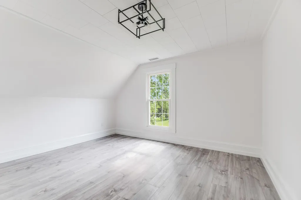 208 Vaughn Road Dover-foxcroft ME 04426