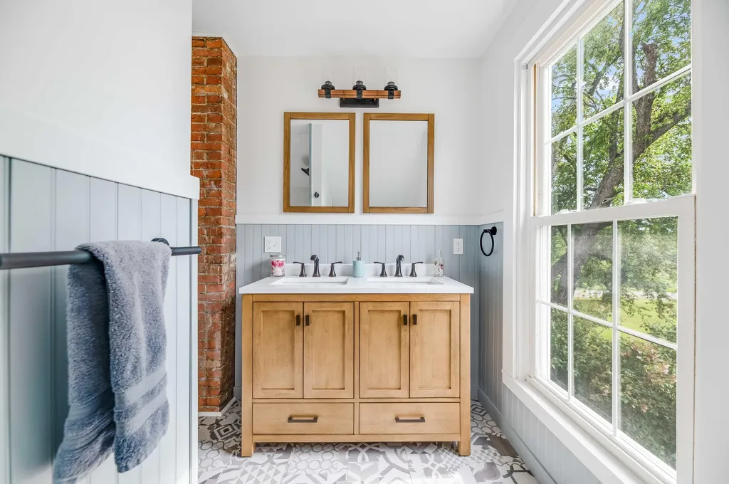 208 Vaughn Road Dover-foxcroft ME 04426
