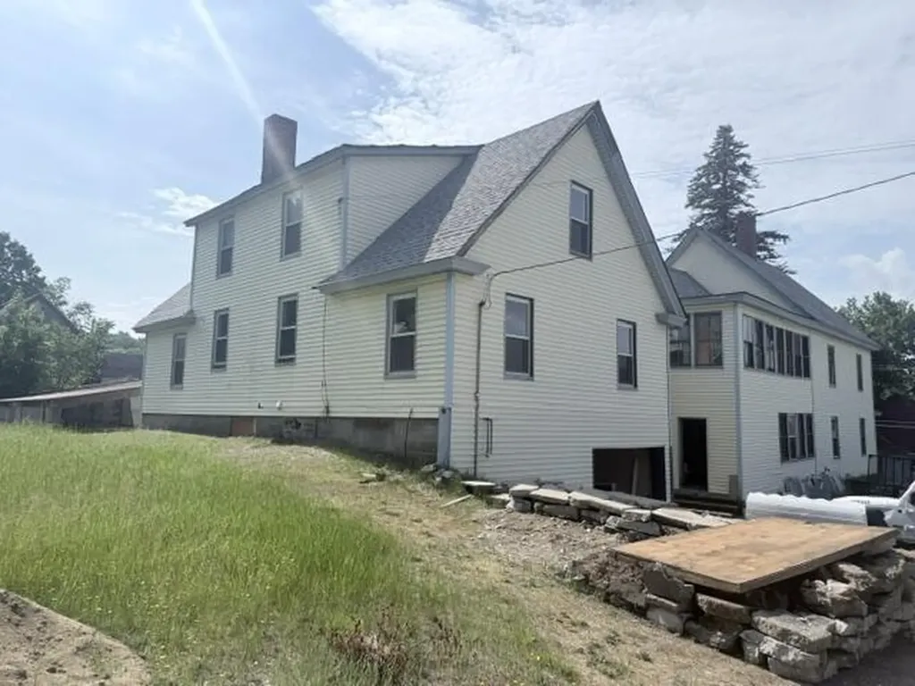 7 Harlow Hill Road Mexico ME 04257