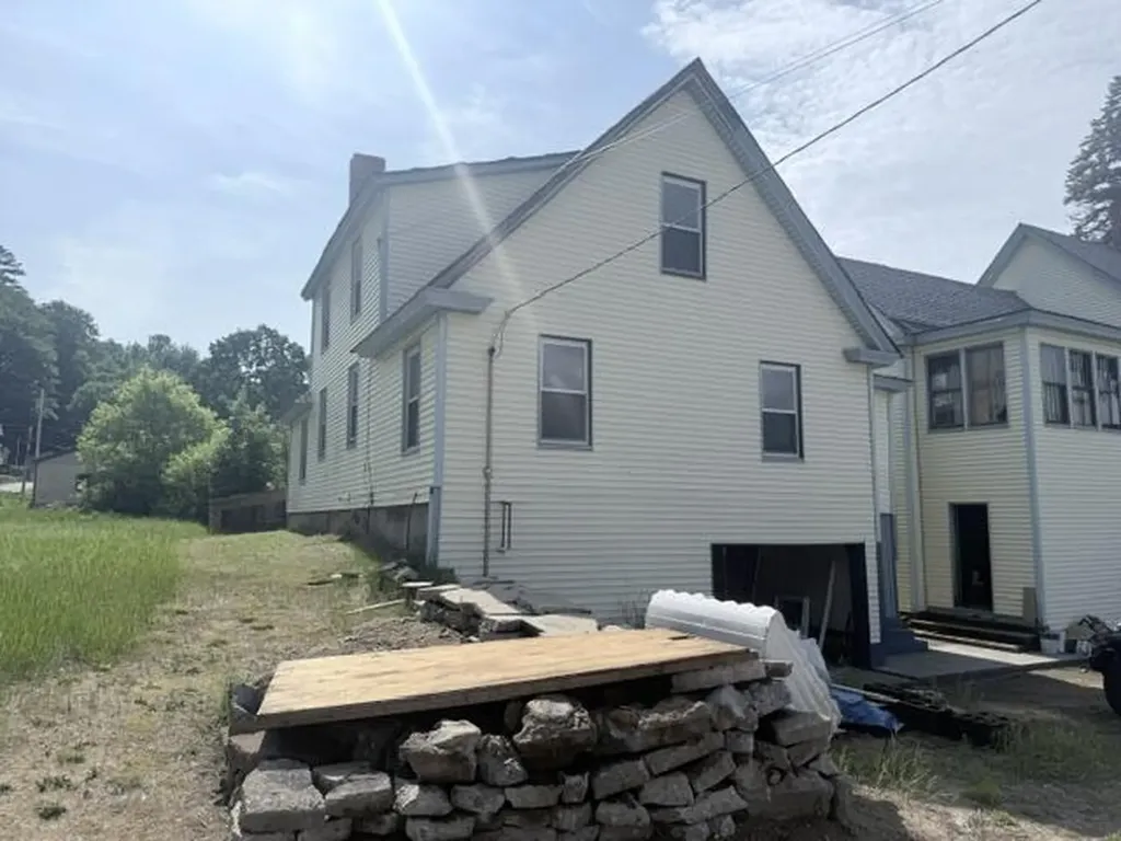 7 Harlow Hill Road Mexico ME 04257