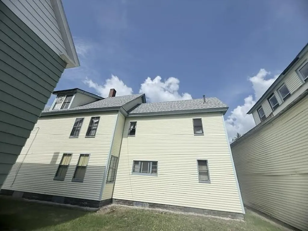 7 Harlow Hill Road Mexico ME 04257